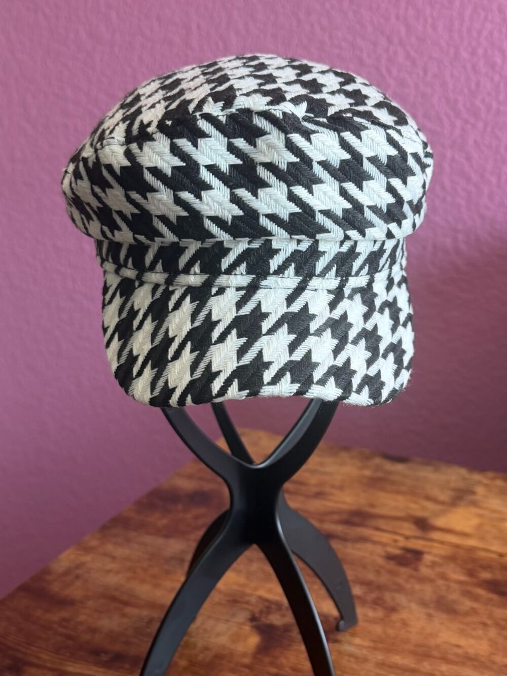 Brand New - Never Worn - Black & White Houndstooth Cap